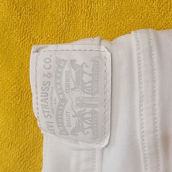 White 505 Straight Levi jeans, 29 in waistline, size 8-10 - Picture 5 of 10